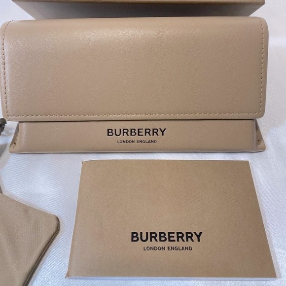 Burberry Sunglasses Case Set, Mocha Leather Wide Triangle, Boxed, Cloth, Wide - Picture 2 of 11